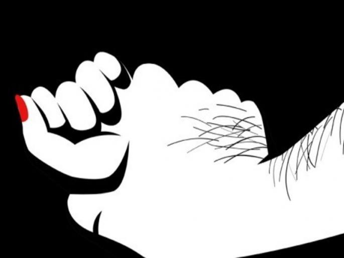 Student abused in university exam at Aurangabad | विद्यापीठाच्या परीक्षेत विद्यार्थ्याने काढली छेड; तक्रारीनंतर धक्काबुकी करताच विद्यार्थिनीने दिला चोप 