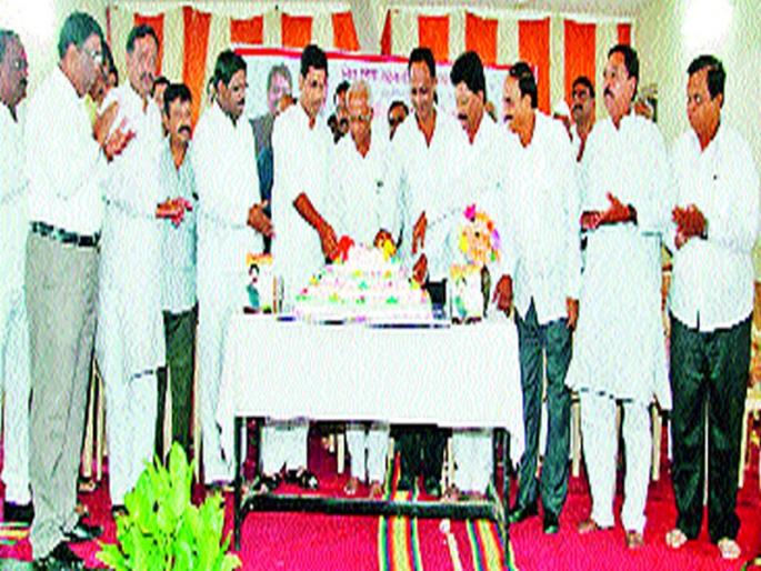 'Vision' for development of Harshvardhan Patil | हर्षवर्धन पाटलांकडे विकासाची ‘व्हिजन’ 'Vision' for development of Harshvardhan Patil | हर्षवर्धन पाटलांकडे विकासाची ‘व्हिजन’