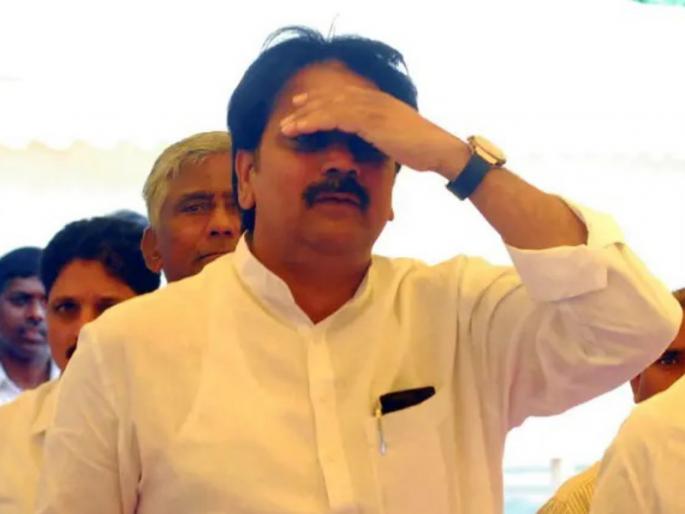 Arrest warrant against Harshvardhan Patil and three others Delhi police in Indapur, excitement in the taluka | हर्षवर्धन पाटील व तिघांविरोधात अटक वॉरंट; दिल्लीचे पोलिस इंदापुरात, तालुक्यात खळबळ Arrest warrant against Harshvardhan Patil and three others Delhi police in Indapur, excitement in the taluka | हर्षवर्धन पाटील व तिघांविरोधात अटक वॉरंट; दिल्लीचे पोलिस इंदापुरात, तालुक्यात खळबळ