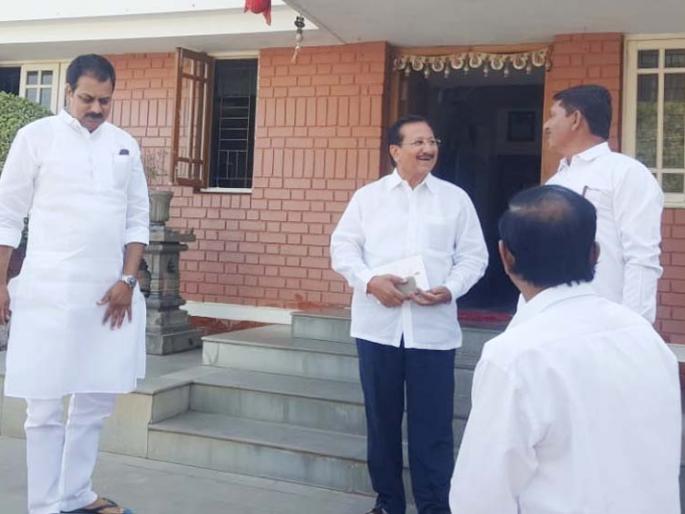 After breaking the beard, Vijayadad's eyes are now on Baramati! | माढ्यात भगदाड पाडल्यानंतर आता विजयदादांची नजर बारामतीवर..! After breaking the beard, Vijayadad's eyes are now on Baramati! | माढ्यात भगदाड पाडल्यानंतर आता विजयदादांची नजर बारामतीवर..!