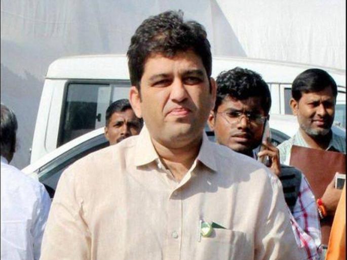 Former MLA Harshvardhan Jadhav remanded in judicial custody for one day; Departure to Yerawada Jail | माजी आमदार हर्षवर्धन जाधव यांना एक दिवसाची न्यायालयीन कोठडी; येरवडा तुरुंगात रवानगी Former MLA Harshvardhan Jadhav remanded in judicial custody for one day; Departure to Yerawada Jail | माजी आमदार हर्षवर्धन जाधव यांना एक दिवसाची न्यायालयीन कोठडी; येरवडा तुरुंगात रवानगी