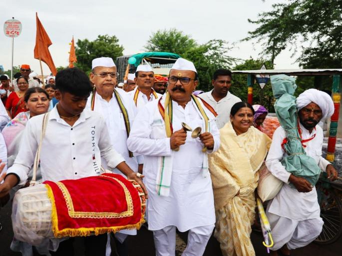 Harshwardhan Sapkal: "May Baliraj have good days, the unemployed get employment and atrocities against women will reduce", Congress's prayer for Vitthal | “बळीराजाला चांगले दिवस येवो, बेरोजगारांना रोजगार मिळो आणि महिला अत्याचार कमी होवो”, काँग्रेसचे विठ्ठलाला साकडे