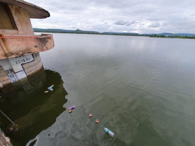 Hersul Lake can be 'overflow' at any time; continues to fill the pits in the Kham river basin | हर्सूल तलाव कधीही होऊ शकतो 'ओव्हरफ्लो'; खाम नदीपात्रातील खड्डे बुजविणे सुरू Hersul Lake can be 'overflow' at any time; continues to fill the pits in the Kham river basin | हर्सूल तलाव कधीही होऊ शकतो 'ओव्हरफ्लो'; खाम नदीपात्रातील खड्डे बुजविणे सुरू