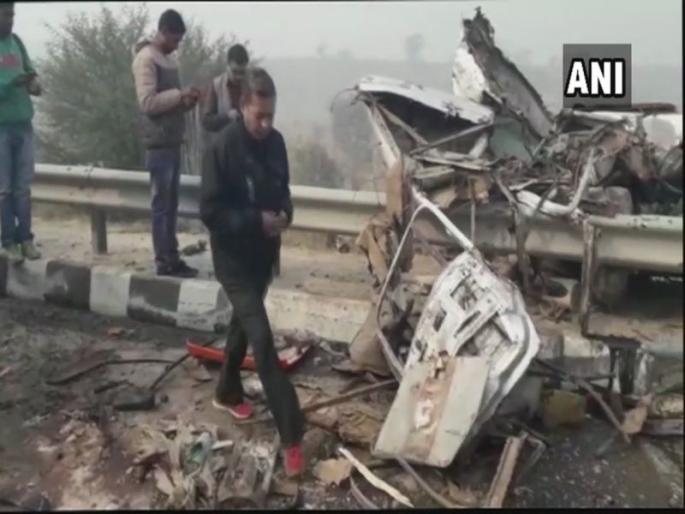 Haryana: 7 killed in 50 vehicle pileup on Rohtak-Rewari highway due to dense fog conditions | हरयाणामध्ये धुक्यामुळे 50 वाहनांचा अपघात, 7 जणांचा मृत्यू Haryana: 7 killed in 50 vehicle pileup on Rohtak-Rewari highway due to dense fog conditions | हरयाणामध्ये धुक्यामुळे 50 वाहनांचा अपघात, 7 जणांचा मृत्यू