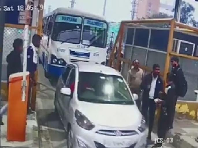 Haryana Crime News: Shocking! Bus driver crushes toll collector to save toll | धक्कादायक! टोल वाचवण्यासाठी बस ड्रायव्हरने टोल कर्मचाऱ्यालाच चिरडले Haryana Crime News: Shocking! Bus driver crushes toll collector to save toll | धक्कादायक! टोल वाचवण्यासाठी बस ड्रायव्हरने टोल कर्मचाऱ्यालाच चिरडले