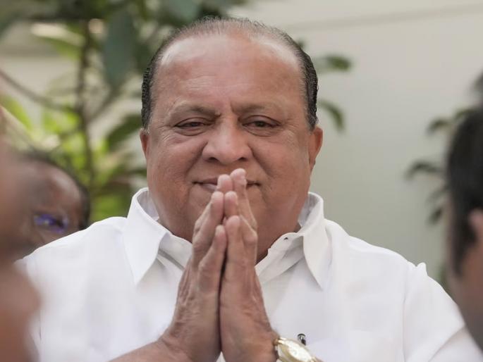 I belong to Ram.. Ram is everyone's feeling; The guardian minister hasan mushrif cleaned the Ambabai temple | मी रामाचा.. राम माझा ही प्रत्येकाची भावना; पालकमंत्र्यांनी केली अंबाबाई मंदिराची स्वच्छता I belong to Ram.. Ram is everyone's feeling; The guardian minister hasan mushrif cleaned the Ambabai temple | मी रामाचा.. राम माझा ही प्रत्येकाची भावना; पालकमंत्र्यांनी केली अंबाबाई मंदिराची स्वच्छता