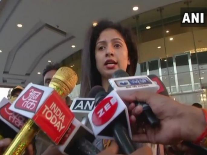 Now you should meet in court, Shamina refused to visit Hasina's visit to the hospital | आता आपण कोर्टातच भेटू, शमीनं रुग्णालयात आलेल्या हसीनची भेट नाकारली Now you should meet in court, Shamina refused to visit Hasina's visit to the hospital | आता आपण कोर्टातच भेटू, शमीनं रुग्णालयात आलेल्या हसीनची भेट नाकारली