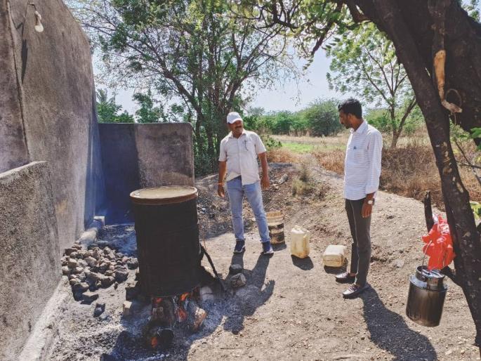 Four bases of Gavathi Hatbhatti destroyed in Ahmednagar city raw materail worth 2 lakh seized | गावठी हातभट्टीचे चार अड्डे उद्ध्वस्त; नगरमधील घटना, २ लाखांचा माल जप्त Four bases of Gavathi Hatbhatti destroyed in Ahmednagar city raw materail worth 2 lakh seized | गावठी हातभट्टीचे चार अड्डे उद्ध्वस्त; नगरमधील घटना, २ लाखांचा माल जप्त