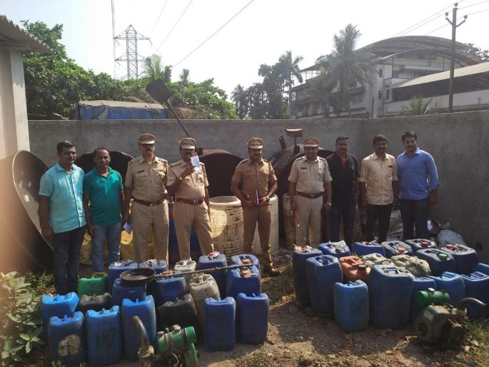 Twenty two thousand liters of barley liquor seized | हातभट्टीचा अड्डा उध्वस्त; अडीच हजार लिटर गावठी दारू जप्त Twenty two thousand liters of barley liquor seized | हातभट्टीचा अड्डा उध्वस्त; अडीच हजार लिटर गावठी दारू जप्त
