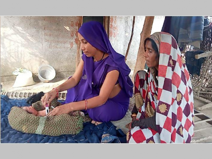 girl born without arms in Madhya Pradesh; Father said - Happy with what God has given | मध्य प्रदेशात हात नसलेल्या मुलीचा जन्म; वडील म्हणाले- देवाने जे दिले त्यात आनंदी... girl born without arms in Madhya Pradesh; Father said - Happy with what God has given | मध्य प्रदेशात हात नसलेल्या मुलीचा जन्म; वडील म्हणाले- देवाने जे दिले त्यात आनंदी...