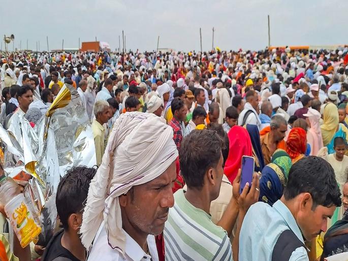 After hathras satsang stampede, there was a commotion across the country | पायाखालची माती घेण्यासाठी धावले अन्...; भाेलेबाबांसाठी लोकांनी एकमेकांना पायदळी तुडविले