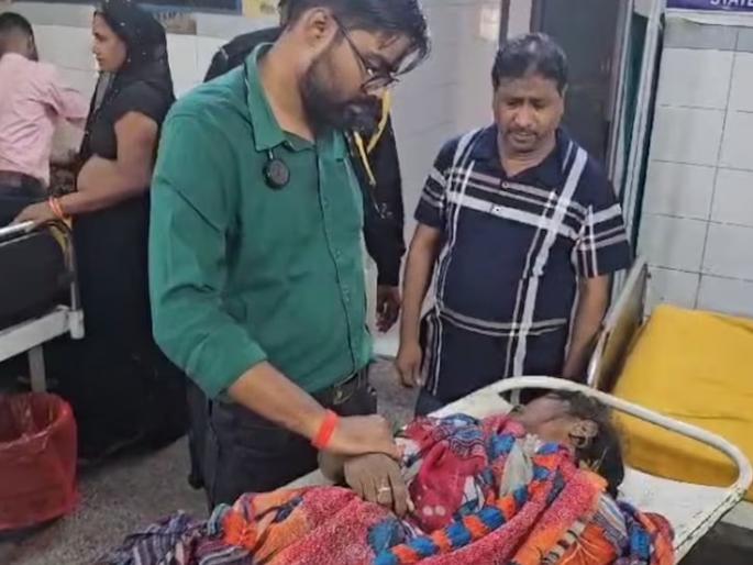 Hathras Stampede: 27 killed including 25 women in stampede during satsang in Uttar Pradesh's Hathras | उत्तर प्रदेशमधील हाथरस येथे सत्संगादरम्यान चेंगराचेंगरी, २५ महिलांसह २७ जणांचा मृत्यू Hathras Stampede: 27 killed including 25 women in stampede during satsang in Uttar Pradesh's Hathras | उत्तर प्रदेशमधील हाथरस येथे सत्संगादरम्यान चेंगराचेंगरी, २५ महिलांसह २७ जणांचा मृत्यू