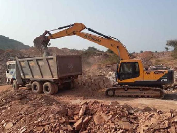 Subsidiary mineral mining in Hatkanangale, Govt lost lakhs of rupees; Action is inevitable | Kolhapur: हातकणंगलेत गौण खनिज उत्खनन, शासनाचे लाखो रुपये बुडाले; कारवाई अटळ Subsidiary mineral mining in Hatkanangale, Govt lost lakhs of rupees; Action is inevitable | Kolhapur: हातकणंगलेत गौण खनिज उत्खनन, शासनाचे लाखो रुपये बुडाले; कारवाई अटळ