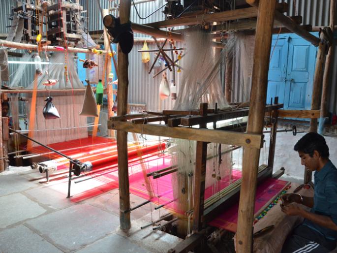 The hand that holds the identity of 'Weaver's Solapur' | ‘विणकरांचे सोलापूर’ ही ओळख टिकविणारे राबते हात The hand that holds the identity of 'Weaver's Solapur' | ‘विणकरांचे सोलापूर’ ही ओळख टिकविणारे राबते हात