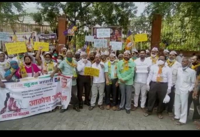 Outraged Bahujan Front's outcry against Hathras | हाथरसविरोधात वंचित बहुजन आघाडीचा आक्रोश Outraged Bahujan Front's outcry against Hathras | हाथरसविरोधात वंचित बहुजन आघाडीचा आक्रोश