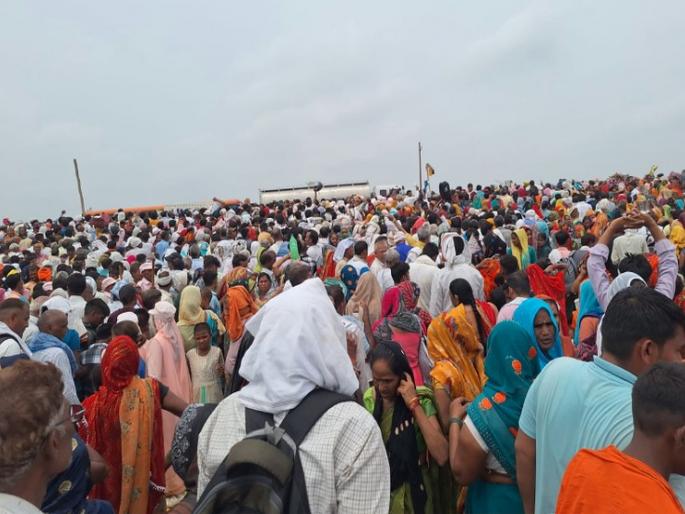 hathras stampede: Children lost their lives, families grieved; Petition for CBI inquiry | लहान मुले जीवानिशी गेली, कुटुंबांना दु:ख आवरेना; CBI चौकशी करण्यासाठी याचिका hathras stampede: Children lost their lives, families grieved; Petition for CBI inquiry | लहान मुले जीवानिशी गेली, कुटुंबांना दु:ख आवरेना; CBI चौकशी करण्यासाठी याचिका