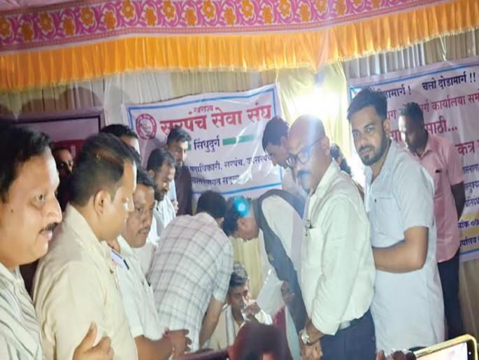 We will soon find a solution to the elephant capture campaign in the Tilari Valley Sarpanchs' hunger strike called off after the assurance of the Guardian Minister | Sindhudurg: हत्तीपकड मोहिमेबाबत लवकरच तोडगा काढू, पालकमंत्र्यांच्या आश्वासनानंतर सरपंचांचे उपोषण मागे
