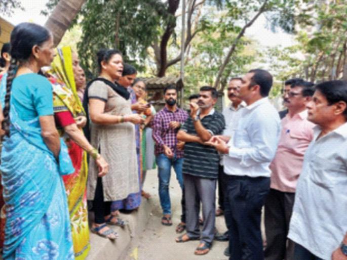 Bouncer's entry into transit camp; Kind of like in Mulund, dispute between developers and residents | संक्रमण शिबिरात बाउन्सरची एन्ट्री; मुलुंडमधील प्रकार, विकासक रहिवाशांत वाद Bouncer's entry into transit camp; Kind of like in Mulund, dispute between developers and residents | संक्रमण शिबिरात बाउन्सरची एन्ट्री; मुलुंडमधील प्रकार, विकासक रहिवाशांत वाद