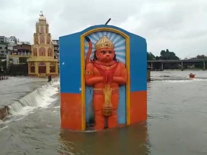 Discharge of one and a half thousand cusecs of water from Gangapur dam; Increase in Godavari level | गंगापूर धरणातून दीड हजार क्युसेक्स पाण्याचा विसर्ग; गोदावरीच्या पातळीत वाढ Discharge of one and a half thousand cusecs of water from Gangapur dam; Increase in Godavari level | गंगापूर धरणातून दीड हजार क्युसेक्स पाण्याचा विसर्ग; गोदावरीच्या पातळीत वाढ