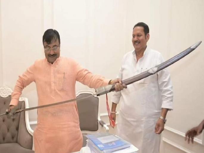 Satara should be the center of Marathi amateur state drama competition, MP Udayanraje Bhosale demand to Minister Mungantiwar | मराठी हौशी राज्य नाट्य स्पर्धेचे केंद्र साताऱ्यात व्हावे, उदयनराजे भोसलेंची मंत्री मुनगंटीवारांकडे मागणी Satara should be the center of Marathi amateur state drama competition, MP Udayanraje Bhosale demand to Minister Mungantiwar | मराठी हौशी राज्य नाट्य स्पर्धेचे केंद्र साताऱ्यात व्हावे, उदयनराजे भोसलेंची मंत्री मुनगंटीवारांकडे मागणी