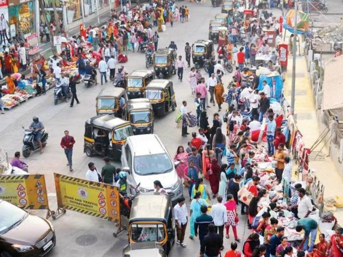 in mumbai muncipality has taken action against the unauthorized hawkers outside the railway station | आता तरी फेरीवाले हटणार का? मुंबईत ४,७७३ फेरीवाल्यांवर कारवाई in mumbai muncipality has taken action against the unauthorized hawkers outside the railway station | आता तरी फेरीवाले हटणार का? मुंबईत ४,७७३ फेरीवाल्यांवर कारवाई
