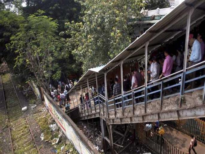 Due to the Elphinstone Road Accident, the campaign against hawkers once again intensified | एल्फिन्स्टन रोड दुर्घटनेमुळे फेरीवाल्यांविरोधातील मोहीम पुन्हा एकदा तीव्र