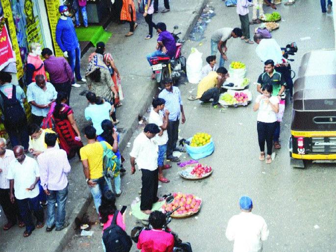 On the market day, the trading organization has taken action against hawkers | बाजाराच्या दिवशी व्यापारी संघटना करणार विक्रेत्यांवर कारवाई