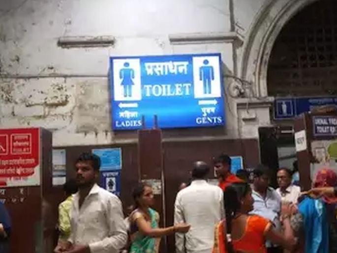 The responsibility of railway toilets has been given to the Mumbai Municipal Corporation | रेल्वेच्या स्वच्छतागृहांची जबाबदारी महापालिकेकडे; सफाईसाठी पुढाकार घ्या, CM शिंदेंचे निर्देश The responsibility of railway toilets has been given to the Mumbai Municipal Corporation | रेल्वेच्या स्वच्छतागृहांची जबाबदारी महापालिकेकडे; सफाईसाठी पुढाकार घ्या, CM शिंदेंचे निर्देश