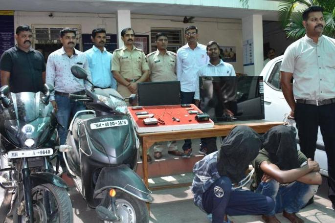 Police detained burglary accused after met in accident | घरफोडी करणारे अपघातामुळे सापडले पोलिसांच्या हाती