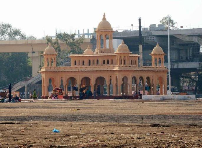 High Court: Undo Kasturchand Park ground | हायकोर्ट : कस्तुरचंद पार्क मैदान पूर्ववत करा High Court: Undo Kasturchand Park ground | हायकोर्ट : कस्तुरचंद पार्क मैदान पूर्ववत करा