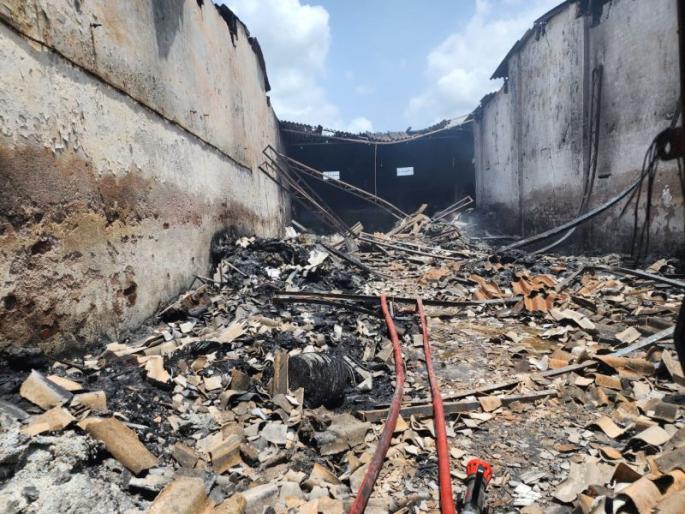 A massive fire broke out at a plastic bead factory in Bhiwandi | भिवंडीत प्लास्टिक मणी कारखाण्याला भीषण आग A massive fire broke out at a plastic bead factory in Bhiwandi | भिवंडीत प्लास्टिक मणी कारखाण्याला भीषण आग