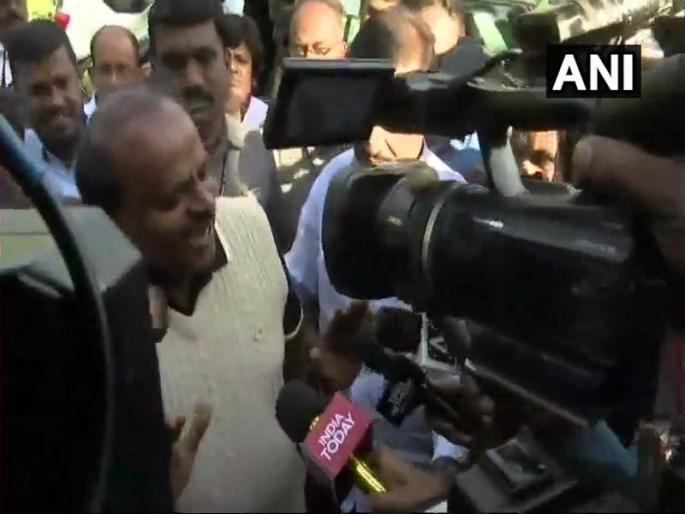 2 Independent MLAs withdraw support from Karnataka government ; I'm totally relaxed, I know my strength, says CM HD Kumaraswamy | कुमारस्वामी म्हणतात, 'माझं सरकार स्थिर; मी पूर्णपणे निश्चिंत'