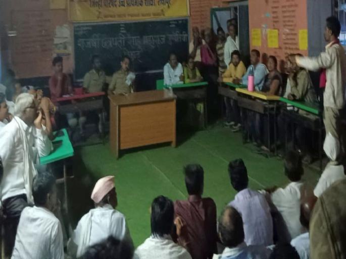 Uproar due to extortion of money in the name of organic farming, director's car seized by farmers | सेंद्रिय शेतीच्या नावावर पैसे उकळल्याने गदारोळ, शेतकऱ्यांकडून संचालकाची कार ताब्यात Uproar due to extortion of money in the name of organic farming, director's car seized by farmers | सेंद्रिय शेतीच्या नावावर पैसे उकळल्याने गदारोळ, शेतकऱ्यांकडून संचालकाची कार ताब्यात