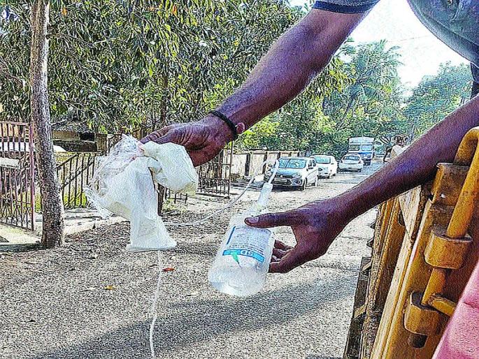 Sub-district hospital biomedical vest | उपजिल्हा रुग्णालयाचे बायोमेडिकल वेस्ट घंटागाडीत