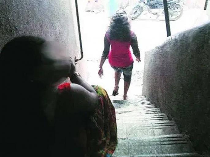 Police raid on prostitution in Yavatmal | यवतमाळमध्ये मोठी कारवाई; कुंटणखान्यांवर पोलिसांचे धाडसत्र Police raid on prostitution in Yavatmal | यवतमाळमध्ये मोठी कारवाई; कुंटणखान्यांवर पोलिसांचे धाडसत्र