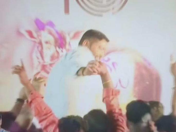 Bull's Birthday celebration in dombivli; dance on Flore in Corona, FIR Lodged | आता बैलाचा Birthday! कल्याणमध्ये कोरोनाकाळात धुमधडाका सुरुच; गुन्हा दाखल Bull's Birthday celebration in dombivli; dance on Flore in Corona, FIR Lodged | आता बैलाचा Birthday! कल्याणमध्ये कोरोनाकाळात धुमधडाका सुरुच; गुन्हा दाखल