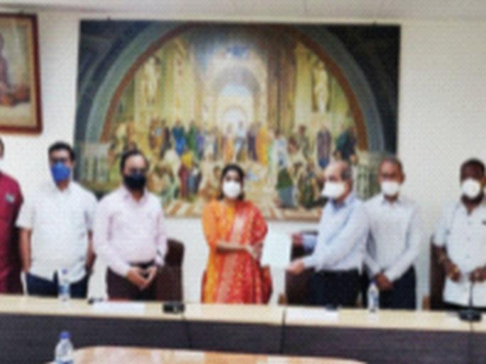 Municipal Corporation's agreement with MGM Hospital for 200 ICU beds; Consolation to Panvelkar | एमजीएम रुग्णालयासोबत महापालिकेचा २०० आयसीयू बेडचा करार; पनवेलकरांना दिलासा Municipal Corporation's agreement with MGM Hospital for 200 ICU beds; Consolation to Panvelkar | एमजीएम रुग्णालयासोबत महापालिकेचा २०० आयसीयू बेडचा करार; पनवेलकरांना दिलासा