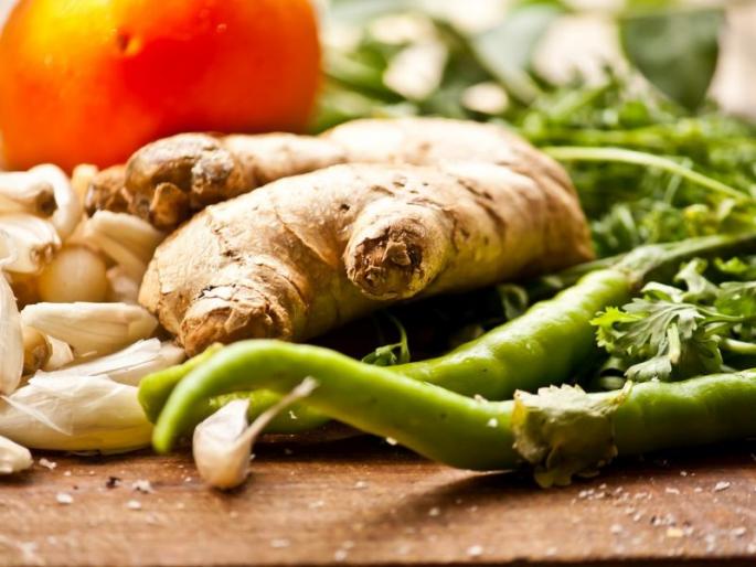 Ginger, garlic, chillies are affected by inflation | आले, लसूण, मिरचीला महागाईचा ठसका; फरसबीने गाठले द्विशतक, टोमॅटोची तेजी कायम Ginger, garlic, chillies are affected by inflation | आले, लसूण, मिरचीला महागाईचा ठसका; फरसबीने गाठले द्विशतक, टोमॅटोची तेजी कायम