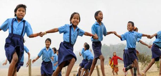 Children in their upper eighties read Hindi and English | २५५ उंबरा तांड्यावरची मुलं हिंदी, इंग्रजीही वाचतात खडाखडा