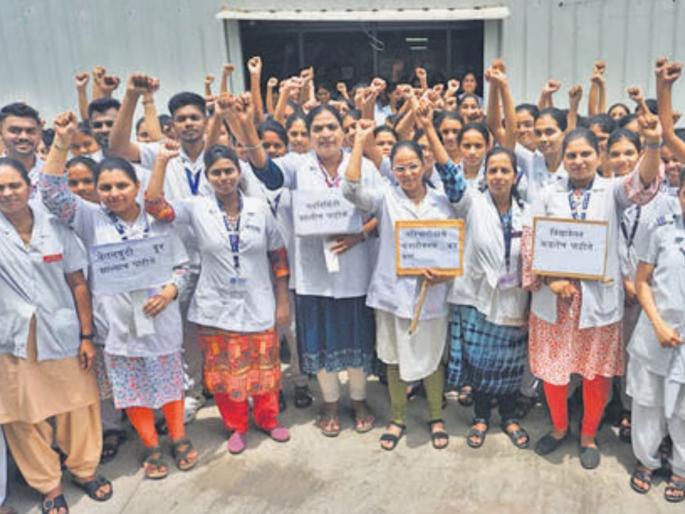 The state government is responsible for the collapse of the healthcare system due to the strike of healthcare workers in Maharashtra | अग्रलेख: चिमुकल्यांच्या जिवाशी खेळ; प्रश्नांकडे दुर्लक्ष ही धोरणात्मक चूक The state government is responsible for the collapse of the healthcare system due to the strike of healthcare workers in Maharashtra | अग्रलेख: चिमुकल्यांच्या जिवाशी खेळ; प्रश्नांकडे दुर्लक्ष ही धोरणात्मक चूक