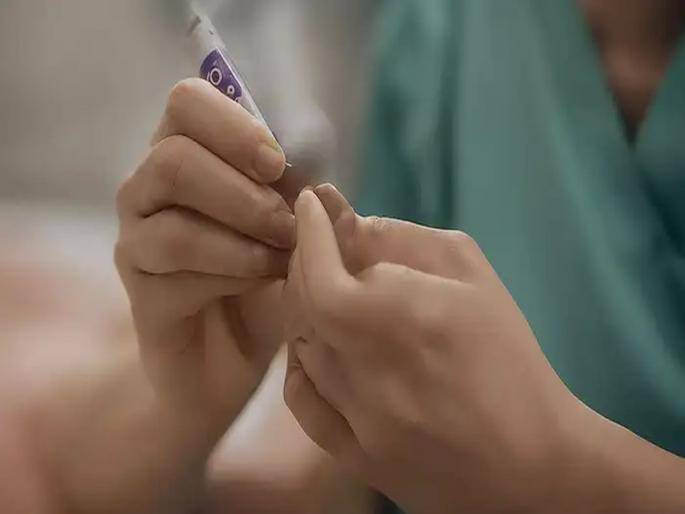 A nurse at a government hospital applied Feviquik to a 7-year-old boy's wound; The deed of the nurse | ७ वर्षीय मुलाच्या जखमेवर लावलं फेव्हिक्विक; सरकारी हॉस्पिटलमधील नर्सचा कारनामा A nurse at a government hospital applied Feviquik to a 7-year-old boy's wound; The deed of the nurse | ७ वर्षीय मुलाच्या जखमेवर लावलं फेव्हिक्विक; सरकारी हॉस्पिटलमधील नर्सचा कारनामा