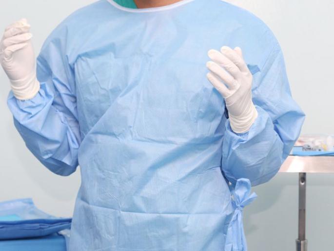 Health workers were more annoyed by the PPE kit than the corona | कोरोनापेक्षा पीपीई किटमुळेच आरोग्य कर्मचारी वैतागले Health workers were more annoyed by the PPE kit than the corona | कोरोनापेक्षा पीपीई किटमुळेच आरोग्य कर्मचारी वैतागले