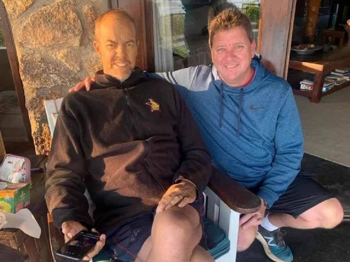 Zimbabwe ex bowler Heath Streak's latest picture, he's fine and very well | मृत्यूची पसरलेली अफवा, त्याने दिला जीवंत असल्याचा पुरावा; पण, क्रिकेटपटूला ओळखणंही अवघड