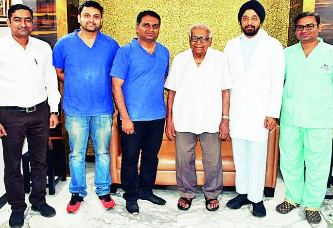 92-year-old heart valve was changed without surgery | विना सर्जरी बदलविला ९२ वर्षाच्या वृद्धाचा हृदयाचा व्हॉल्व 92-year-old heart valve was changed without surgery | विना सर्जरी बदलविला ९२ वर्षाच्या वृद्धाचा हृदयाचा व्हॉल्व