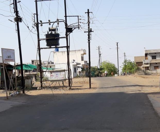 Heat wave in Khamagaon increased | खामगावात उन्हाचा पारा वाढला;  बाजारपेठेत शुकशुकाट 