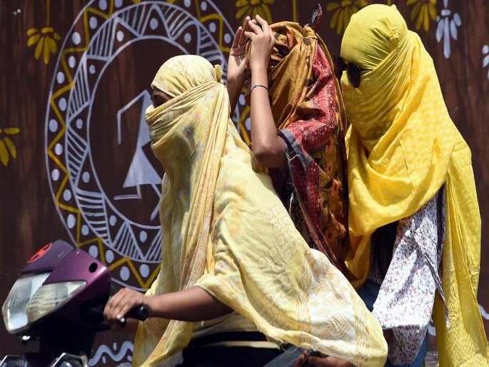 Heatwave warning issued in the state, citizens panicked due to heatwave | राज्यात उन्हाने होरपळ, उकाड्यानं नागरिक हैराण; उष्णतेच्या लाटेचा इशारा Heatwave warning issued in the state, citizens panicked due to heatwave | राज्यात उन्हाने होरपळ, उकाड्यानं नागरिक हैराण; उष्णतेच्या लाटेचा इशारा