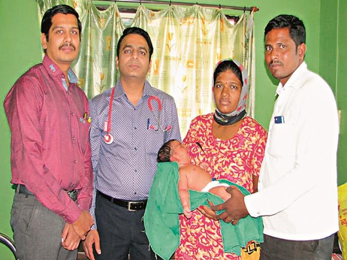 4.75 kg baby born by normal delivery; Risk delivery was successful | सामान्य प्रसूतीद्वारे जन्मले ४.७५ किलो वजनाचे शिशू; जोखमीची प्रसूती झाली यशस्वी  4.75 kg baby born by normal delivery; Risk delivery was successful | सामान्य प्रसूतीद्वारे जन्मले ४.७५ किलो वजनाचे शिशू; जोखमीची प्रसूती झाली यशस्वी
