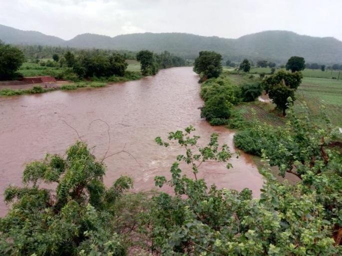 Heavy rain in Jalgaon district | बळीराजा सुखावला : जळगाव जिल्ह्यात दमदार पाऊस Heavy rain in Jalgaon district | बळीराजा सुखावला : जळगाव जिल्ह्यात दमदार पाऊस