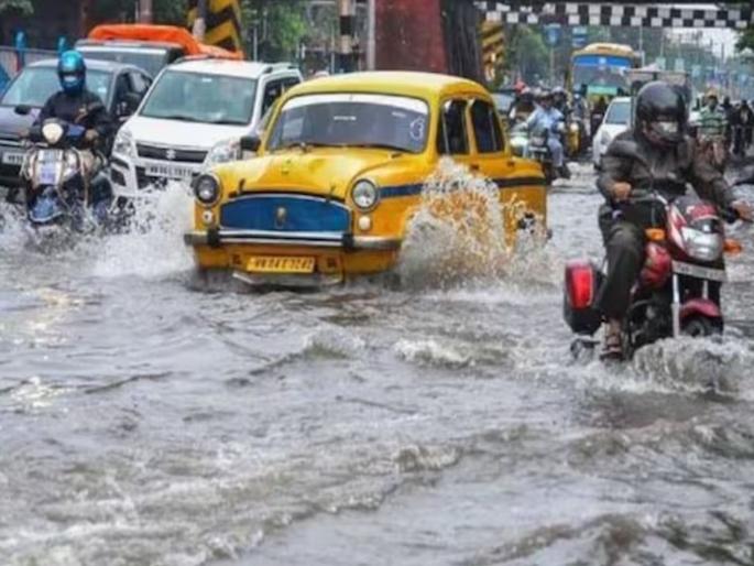 Heavy rains lashed Kolkata, waterlogging in many areas, metro disrupted, 5 people died | मुसळधार पावसाने कोलकात्याला झोडपले, अनेक भागात पाणी साचले, मेट्रो विस्कळीत, ५ जणांचा मृत्यू Heavy rains lashed Kolkata, waterlogging in many areas, metro disrupted, 5 people died | मुसळधार पावसाने कोलकात्याला झोडपले, अनेक भागात पाणी साचले, मेट्रो विस्कळीत, ५ जणांचा मृत्यू