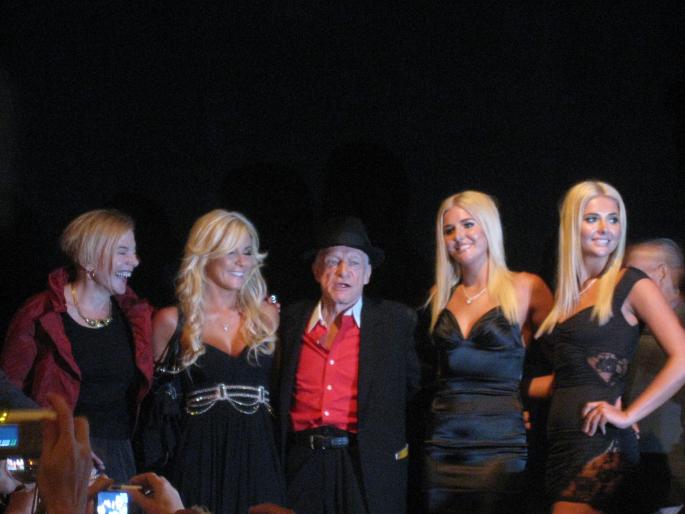 Learn about Hugh Hefner's specialty building business empire from sex ... | सेक्समधून बिझनेस साम्राज्य उभारणा-या ह्यूग हेफनर यांच्याबद्दल जाणून घ्या खास गोष्टी... Learn about Hugh Hefner's specialty building business empire from sex ... | सेक्समधून बिझनेस साम्राज्य उभारणा-या ह्यूग हेफनर यांच्याबद्दल जाणून घ्या खास गोष्टी...